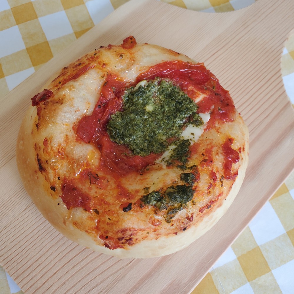 イタリアントマトのモッツァレラチーズピザ | 静岡・焼津のパンの店